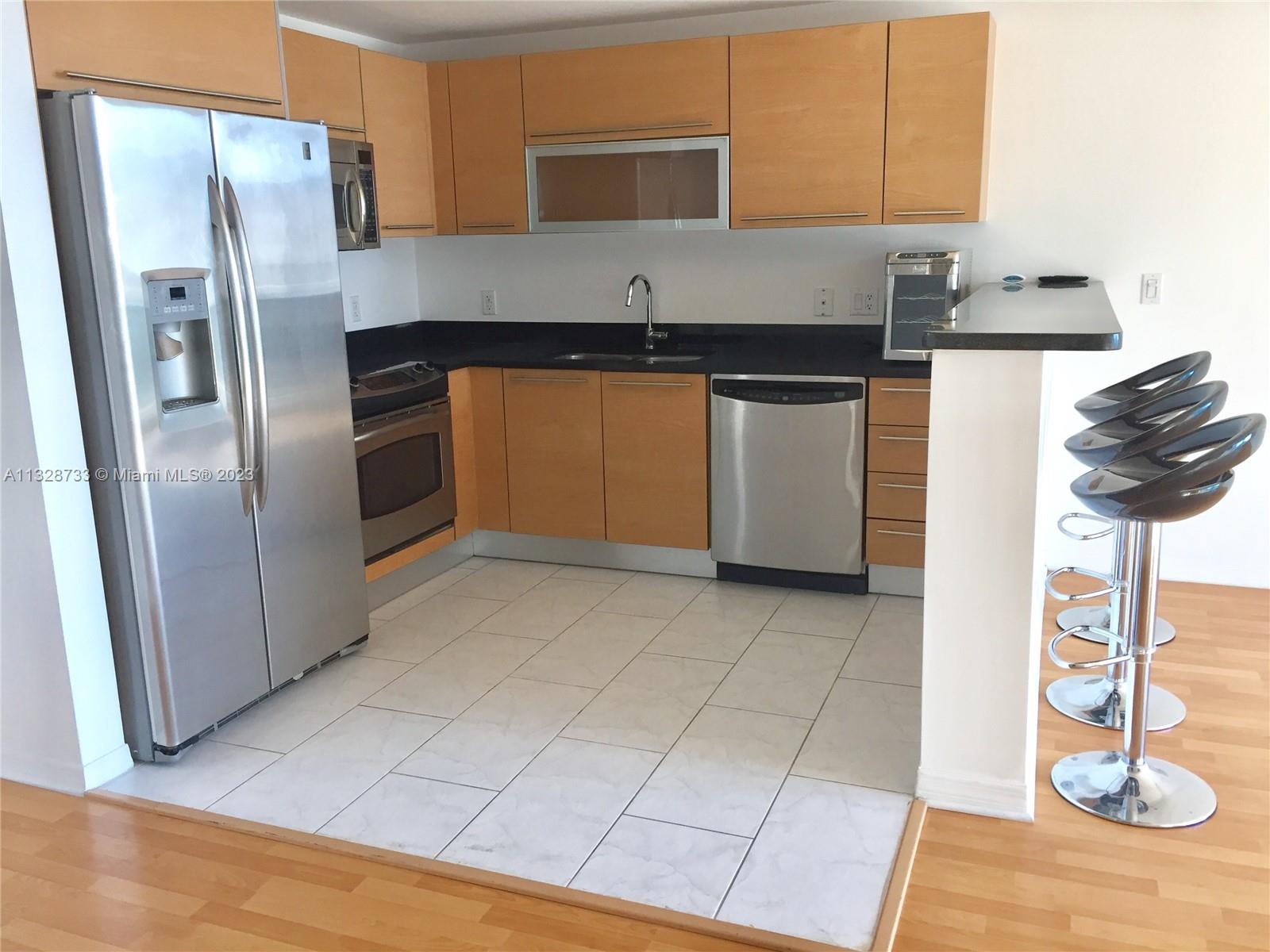 THE PLAZA 901 BRICKELL CO - Residential Lease