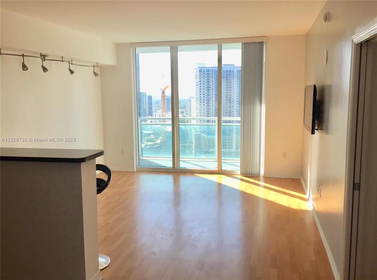 THE PLAZA 901 BRICKELL CO - Residential Lease