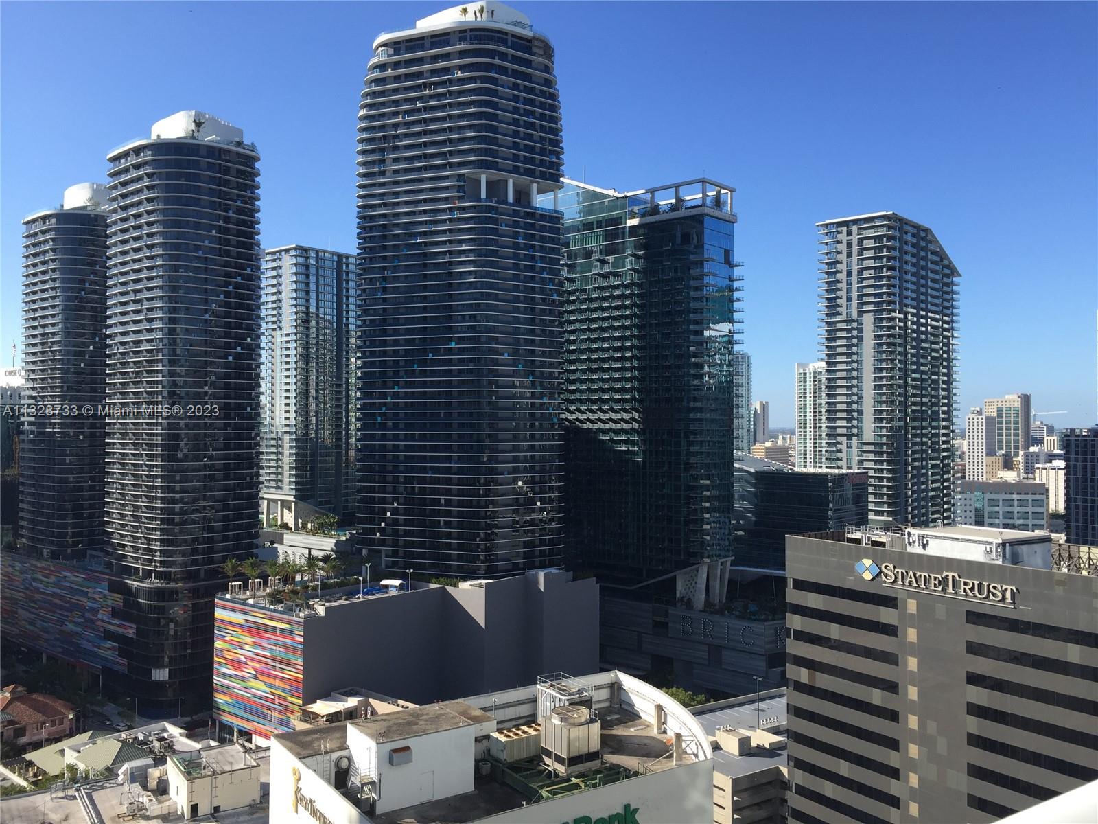 THE PLAZA 901 BRICKELL CO - Residential Lease