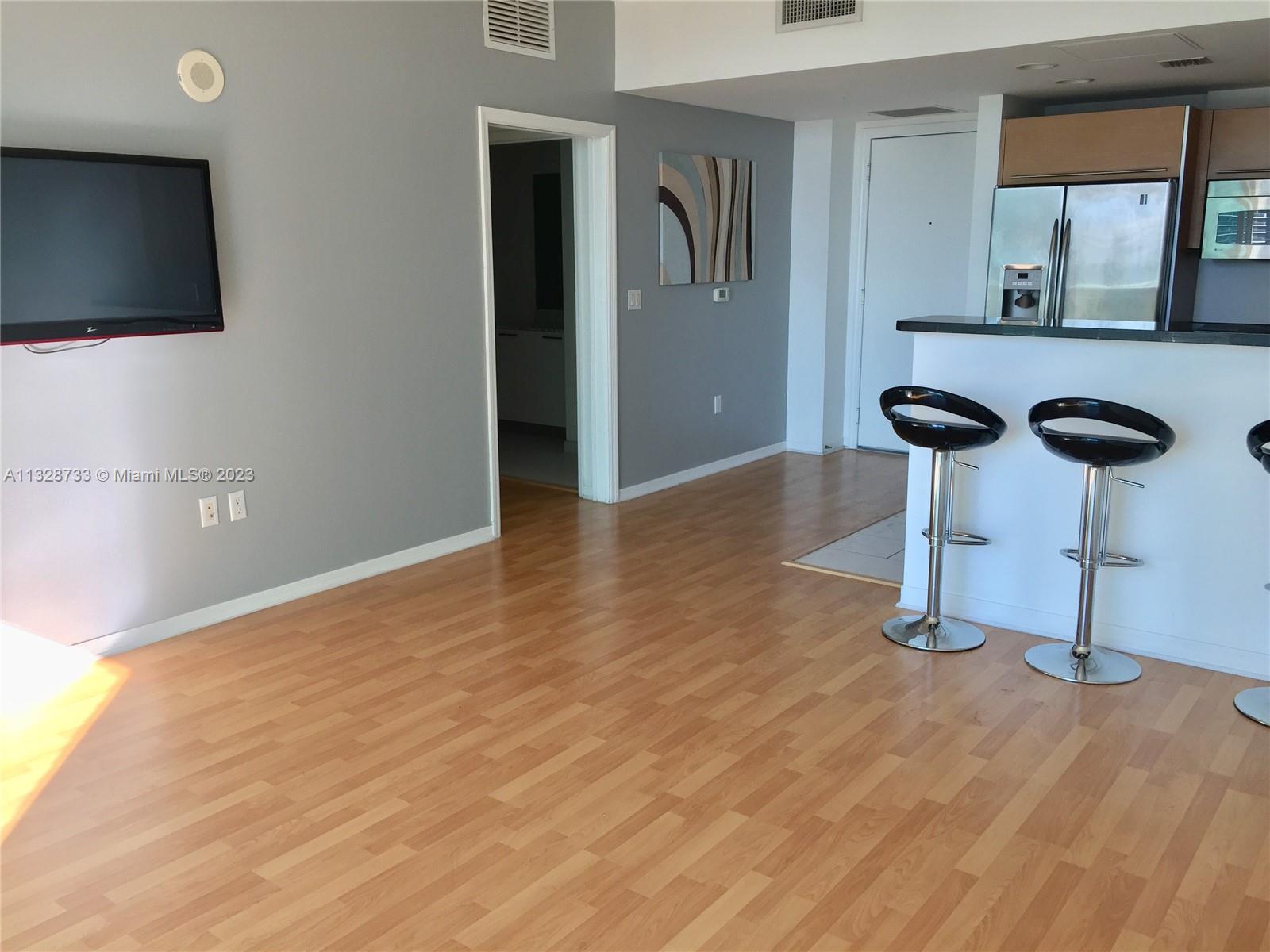THE PLAZA 901 BRICKELL CO - Residential Lease