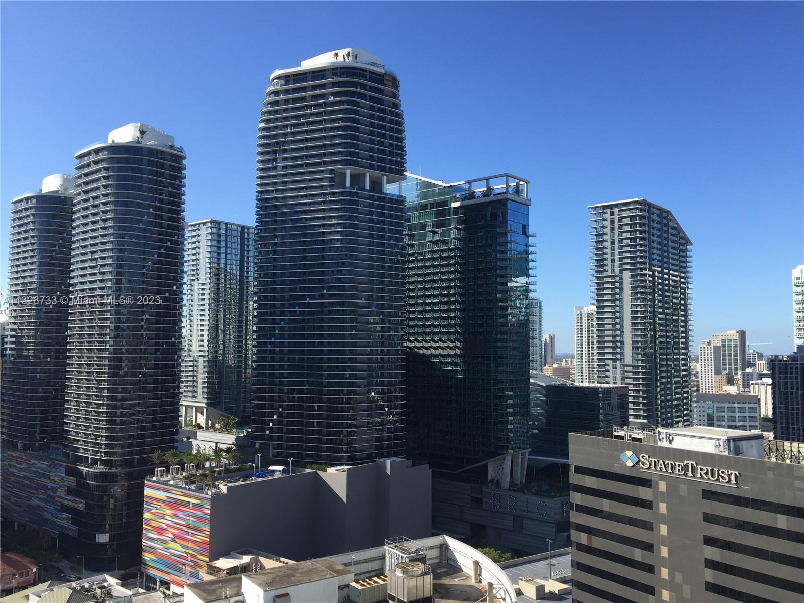 THE PLAZA 901 BRICKELL CO - Residential Lease