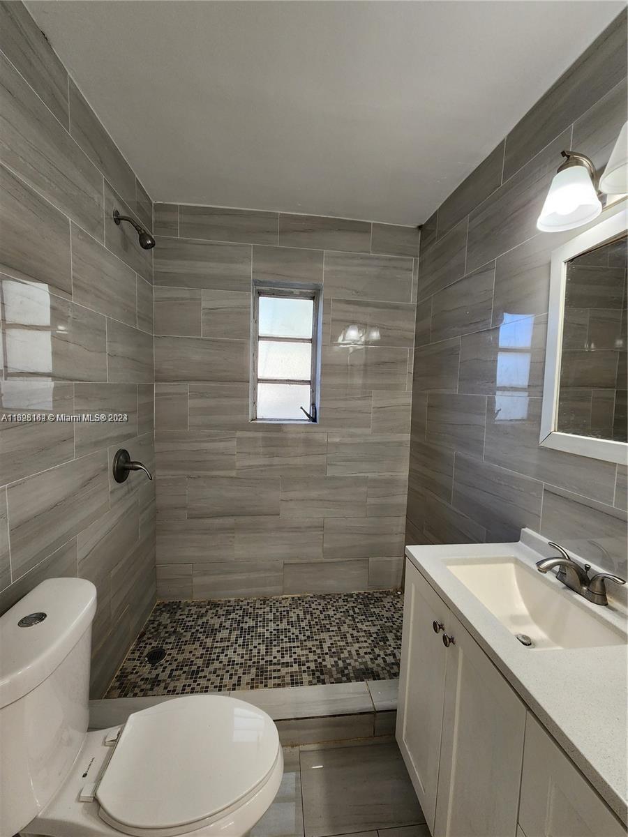 HOLLYWOOD TERRACE - Residential Lease