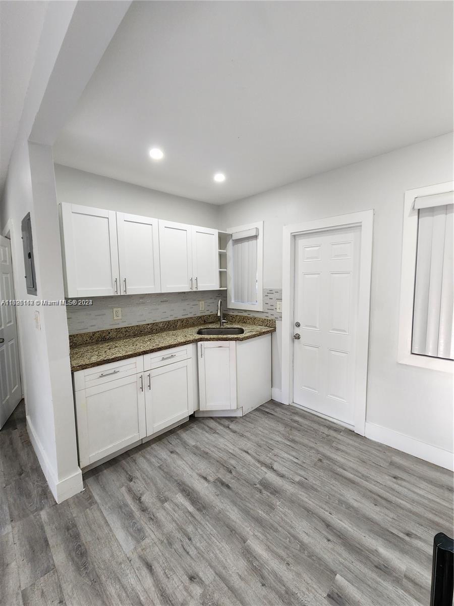 HOLLYWOOD TERRACE - Residential Lease