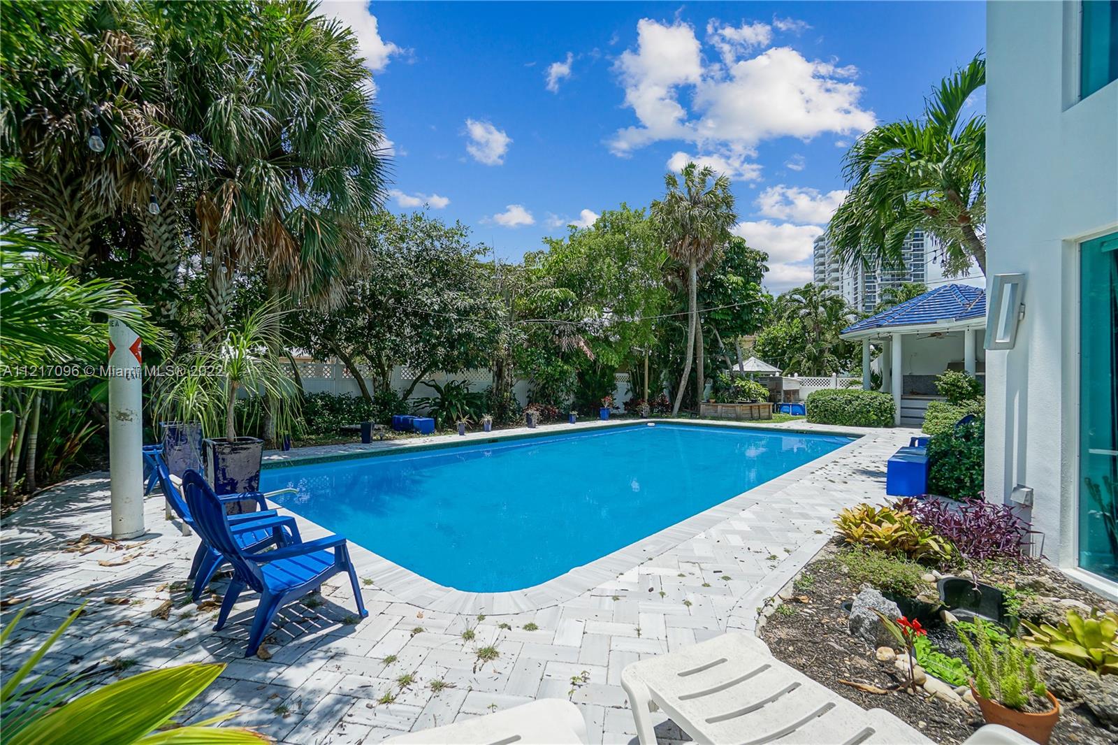 LAUDERDALE BEACH - Residential