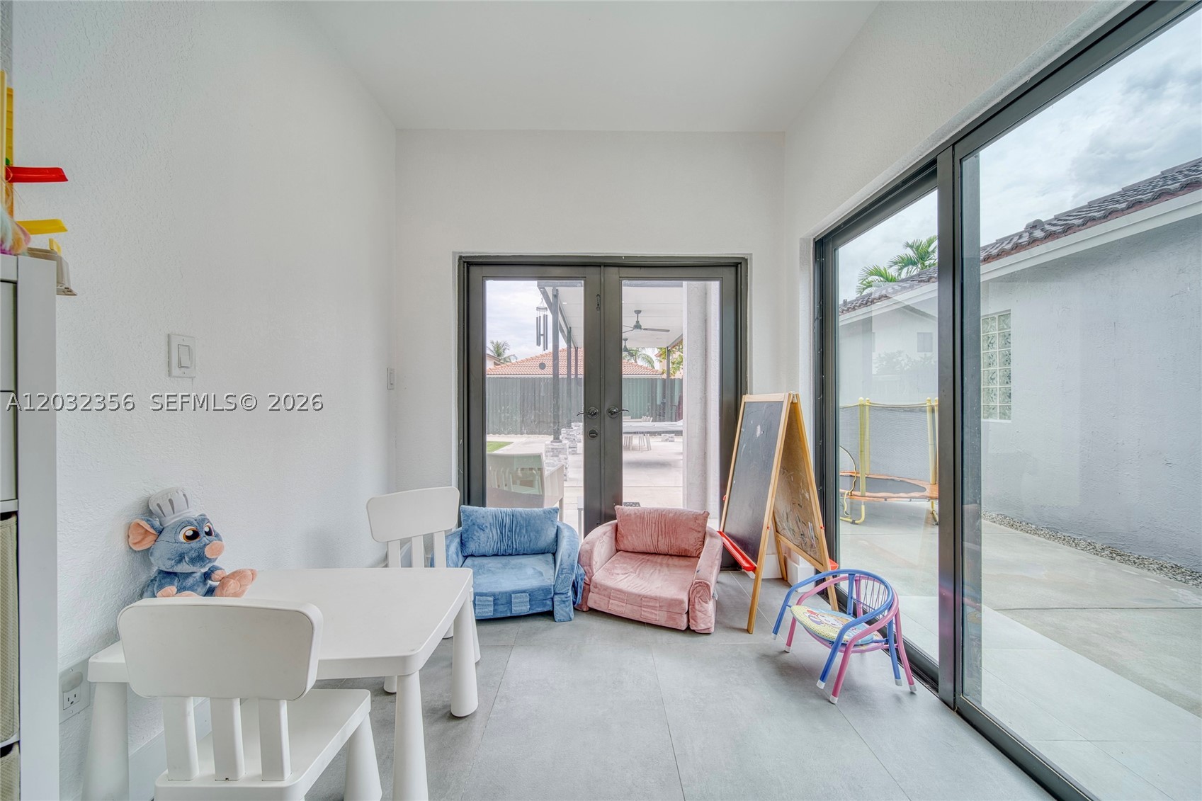 SPANISH LAKES - Residential