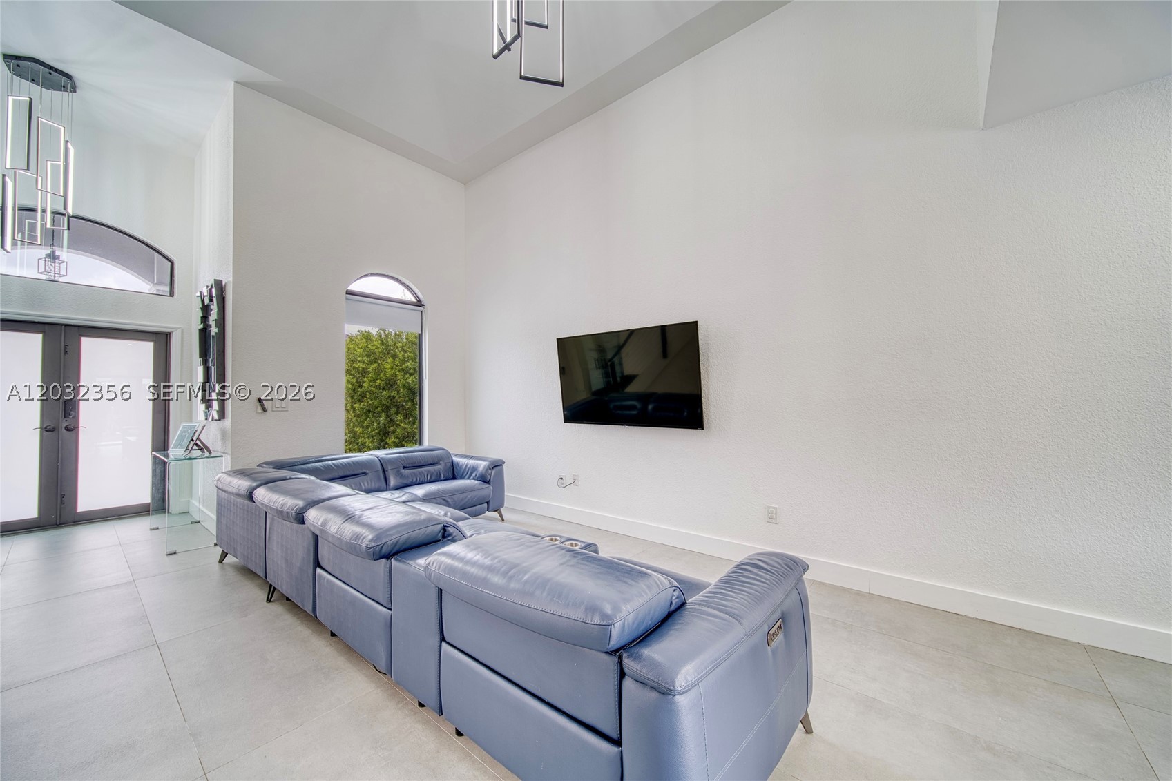 SPANISH LAKES - Residential