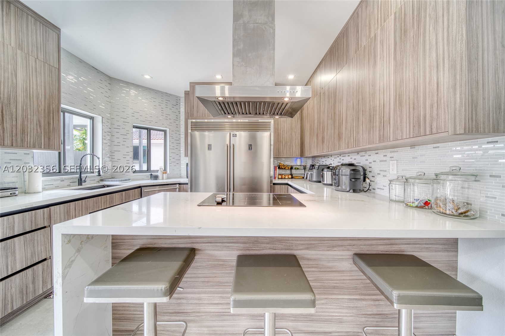 SPANISH LAKES - Residential