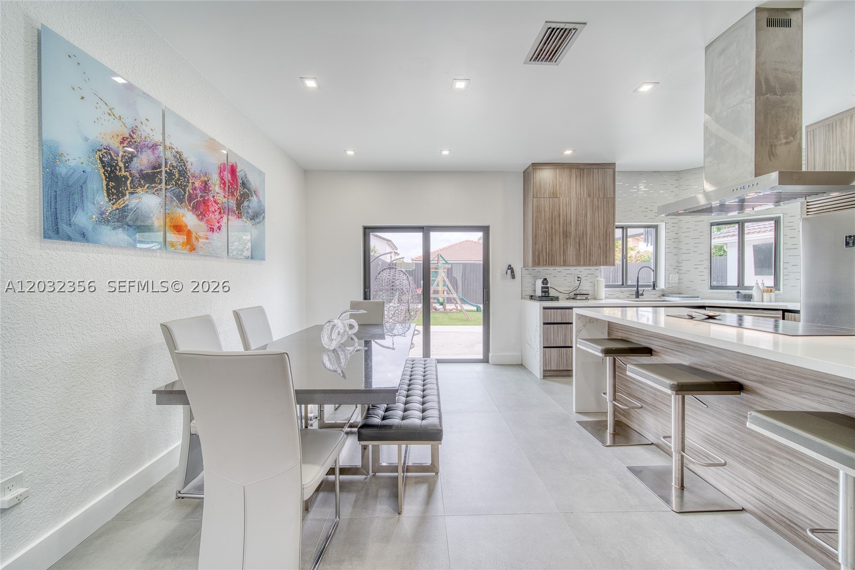 SPANISH LAKES - Residential