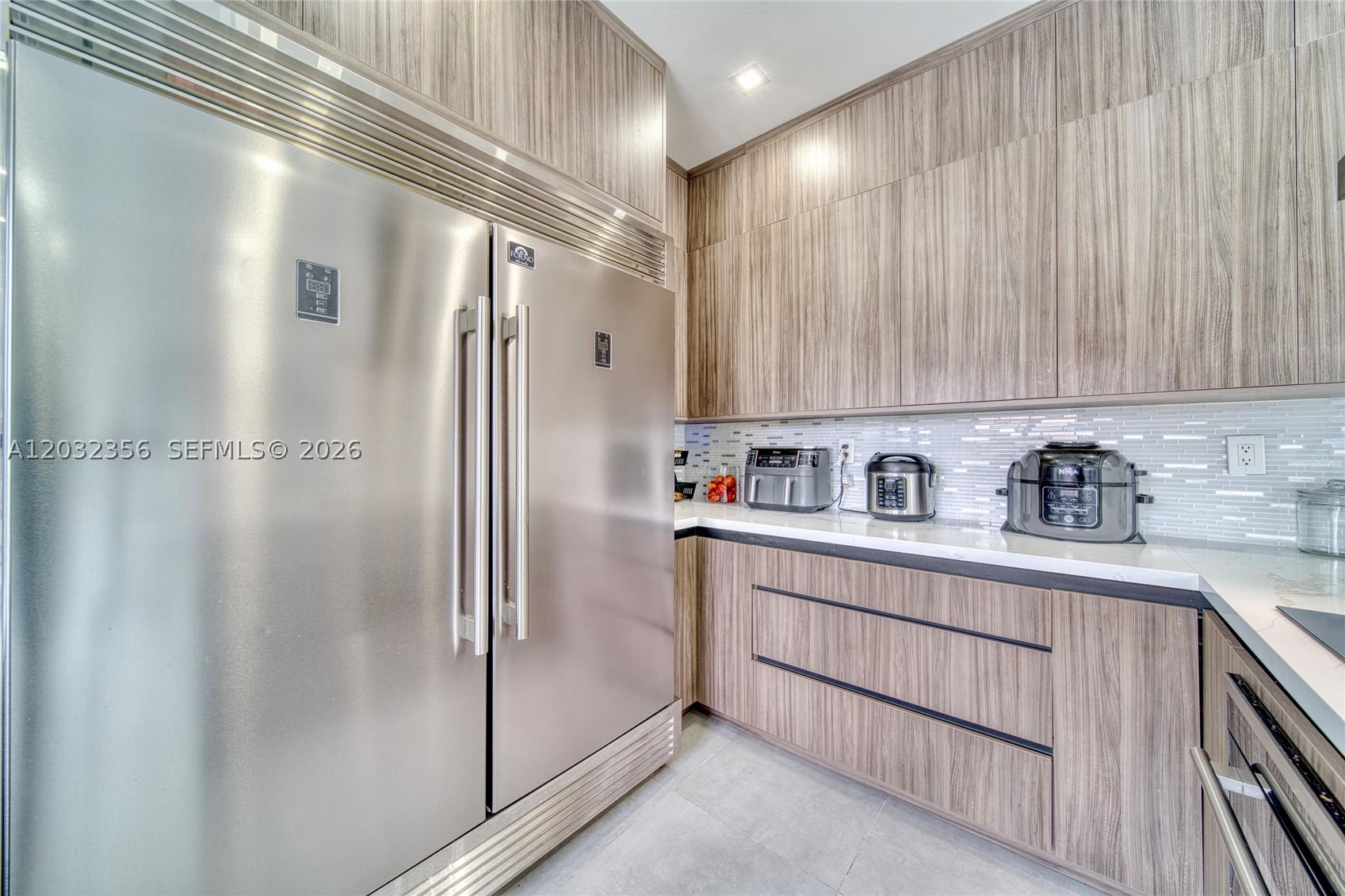 SPANISH LAKES - Residential