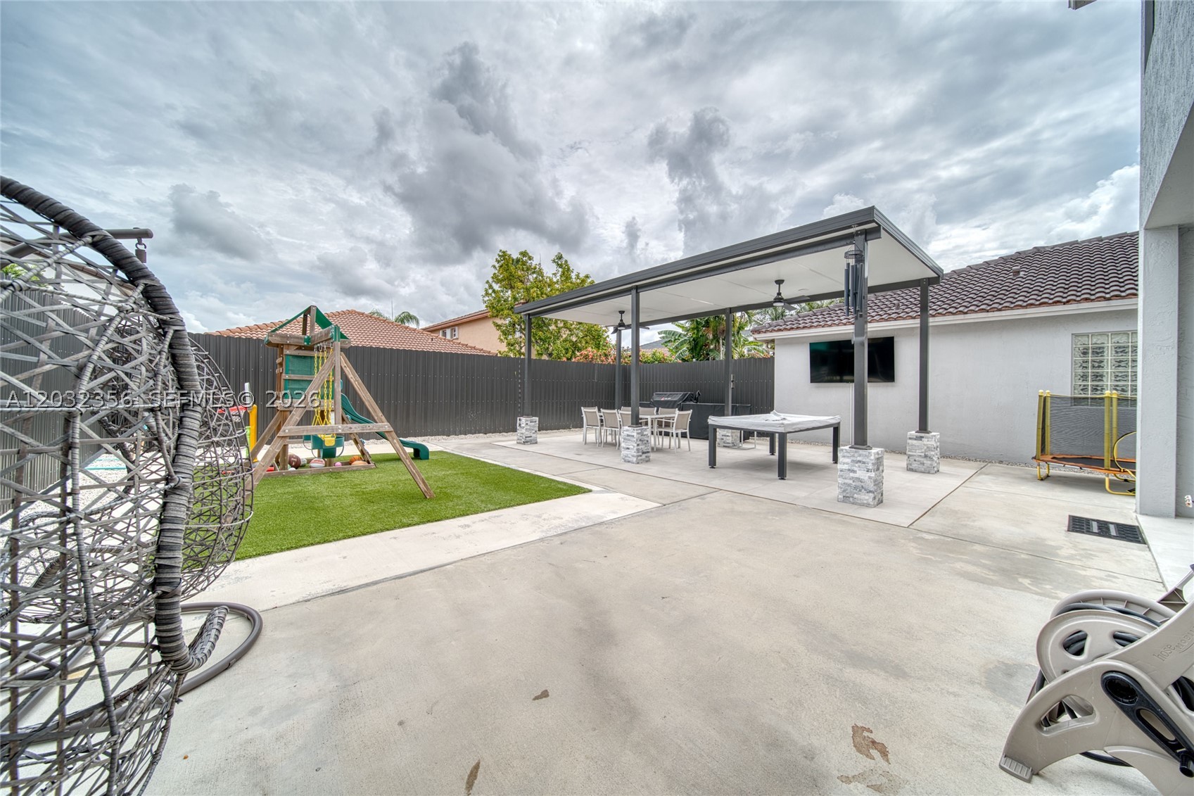 SPANISH LAKES - Residential