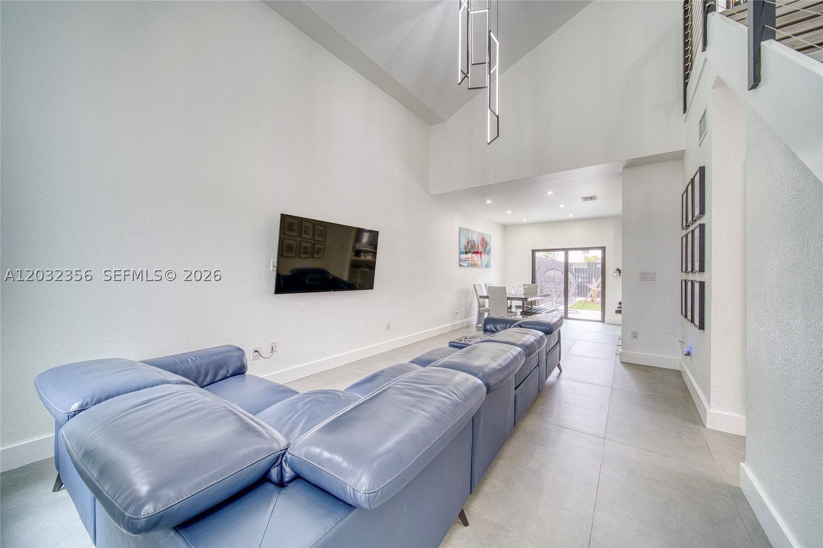 SPANISH LAKES - Residential