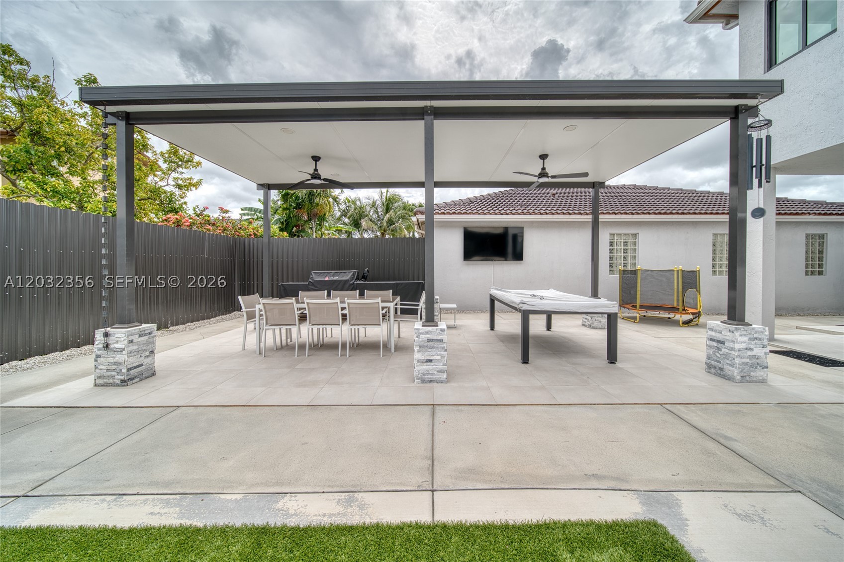 SPANISH LAKES - Residential