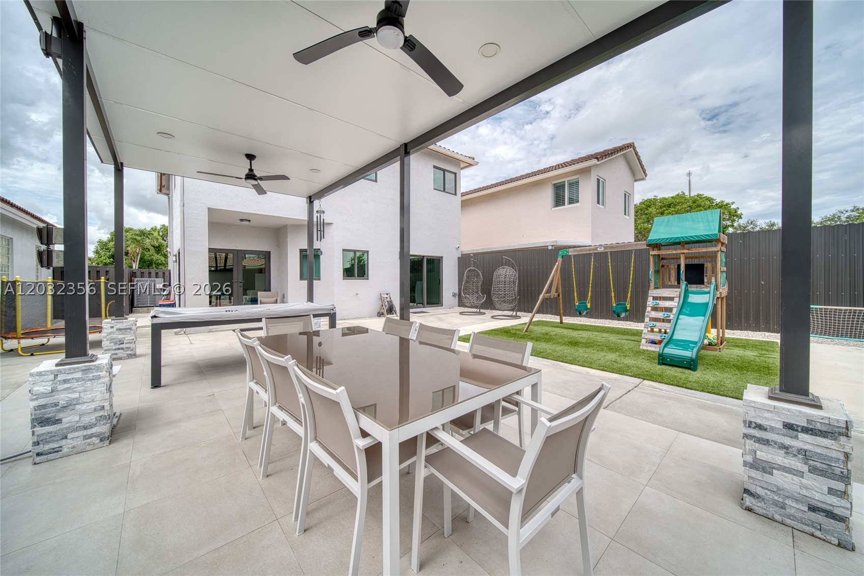 SPANISH LAKES - Residential