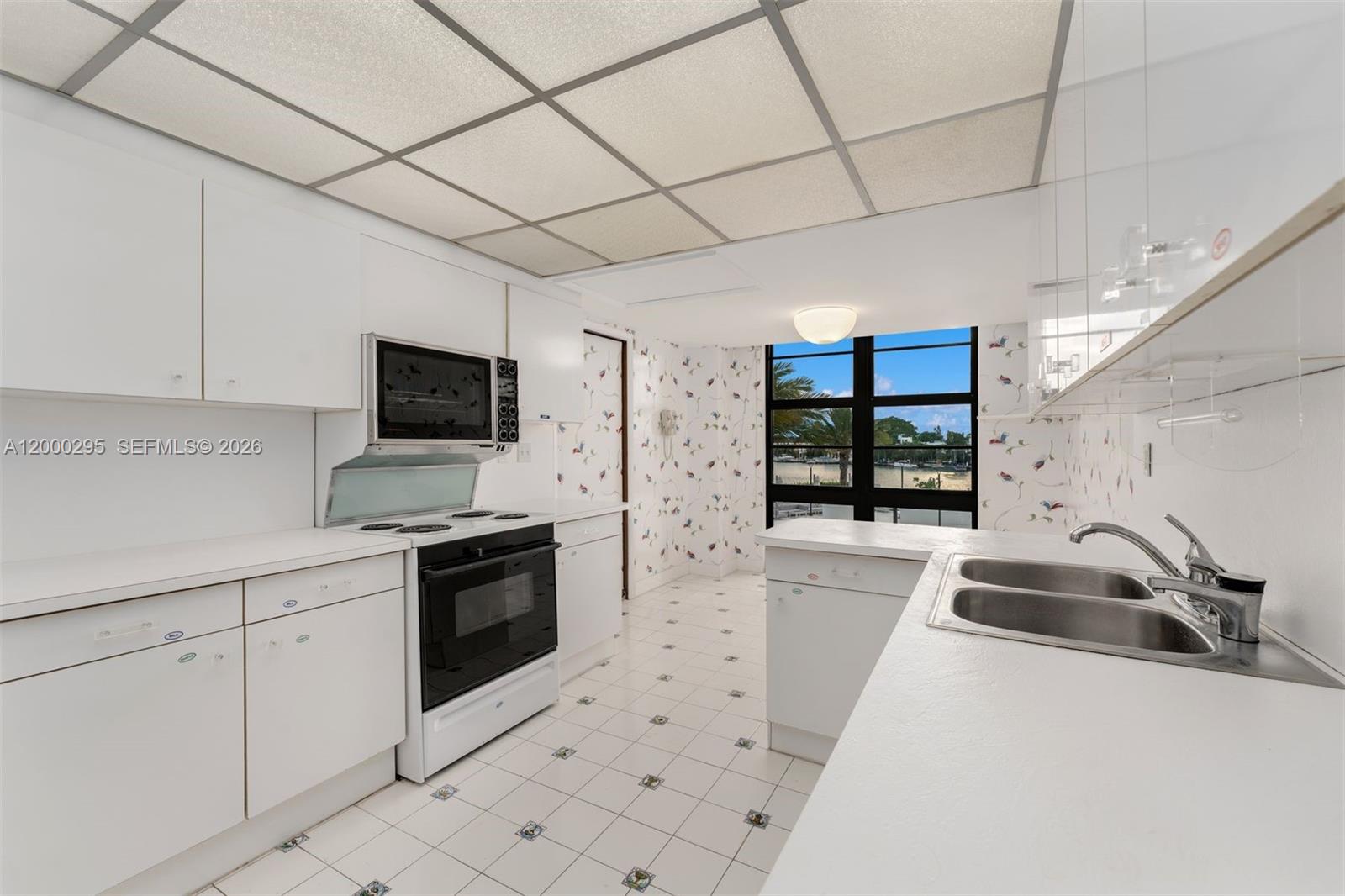 TOWERHOUSE CONDO - Residential