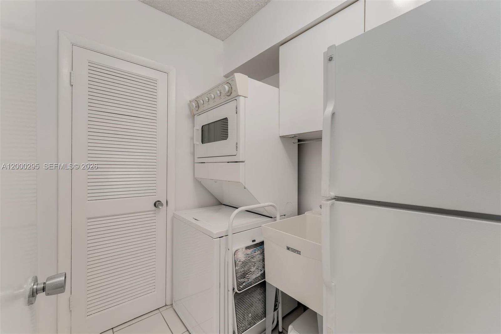 TOWERHOUSE CONDO - Residential