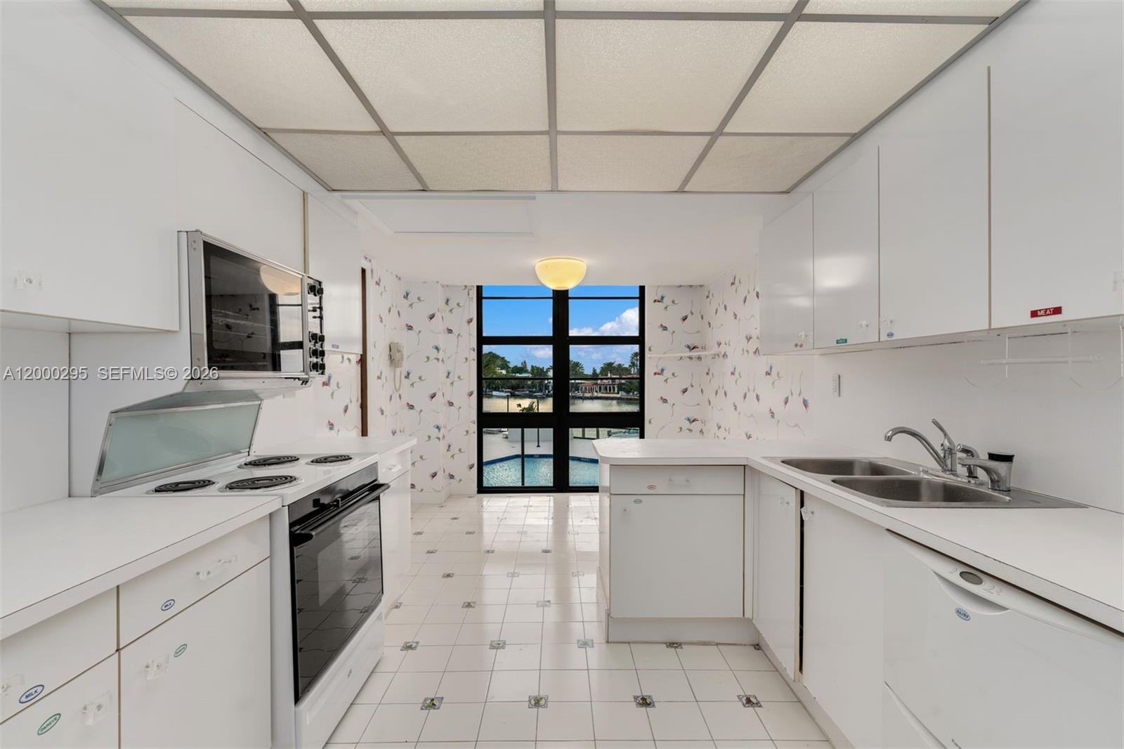 TOWERHOUSE CONDO - Residential