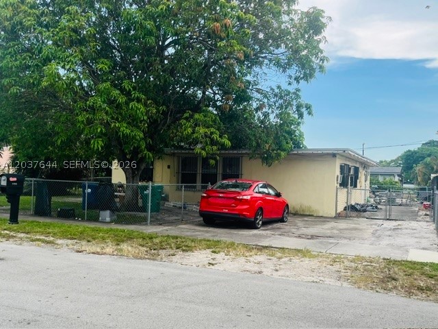 PINE TREE PARK - Residential