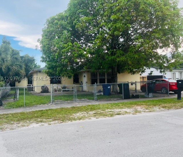 PINE TREE PARK - Residential