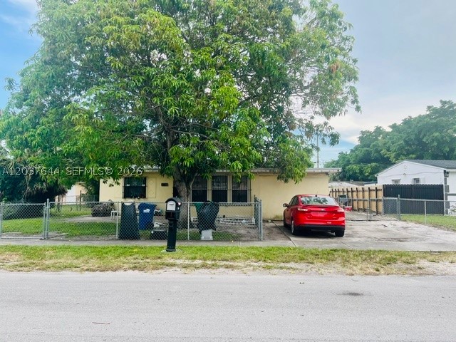 PINE TREE PARK - Residential