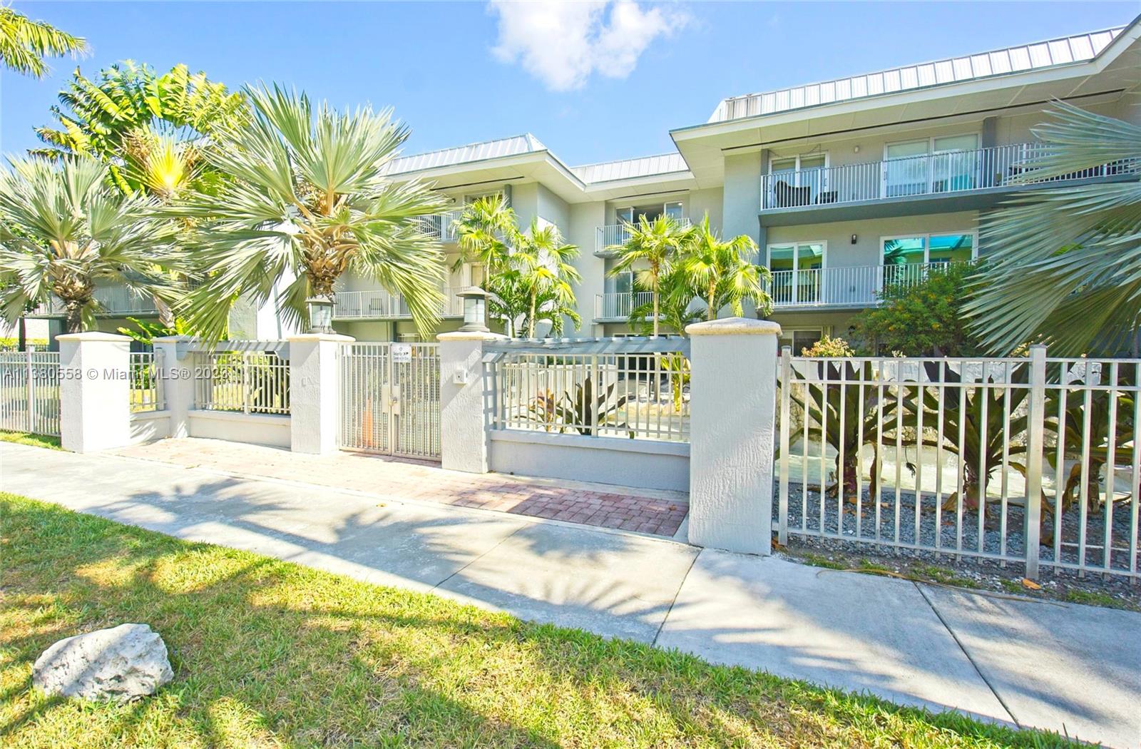 SILVER PALMS AT DADELAND - Residential