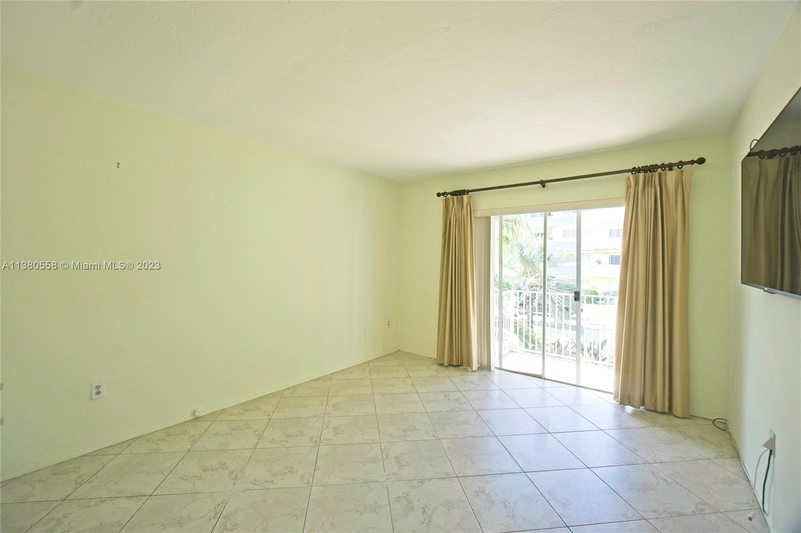 SILVER PALMS AT DADELAND - Residential
