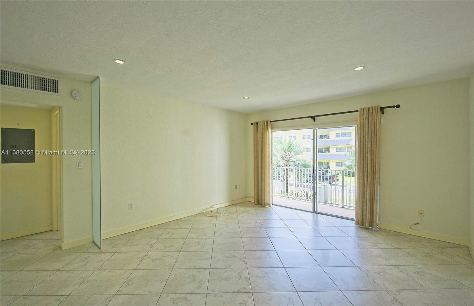 SILVER PALMS AT DADELAND - Residential