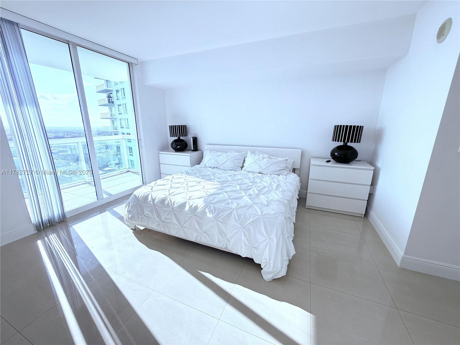 1800 CLUB CONDO - Residential Lease