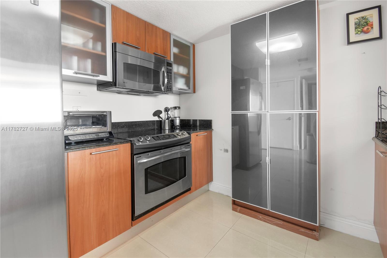 1800 CLUB CONDO - Residential Lease