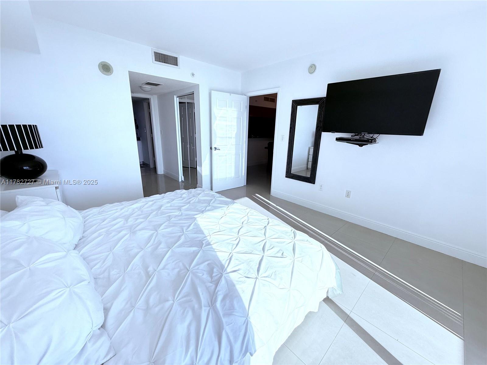 1800 CLUB CONDO - Residential Lease