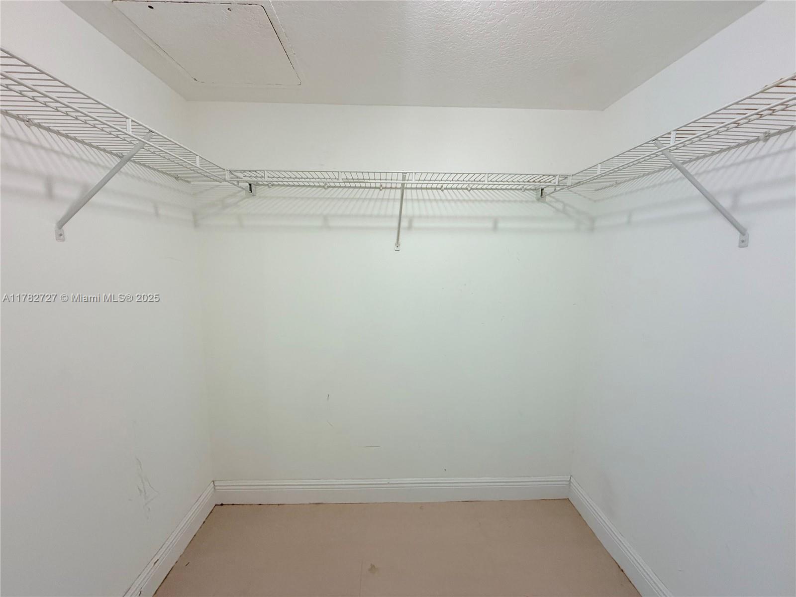 1800 CLUB CONDO - Residential Lease