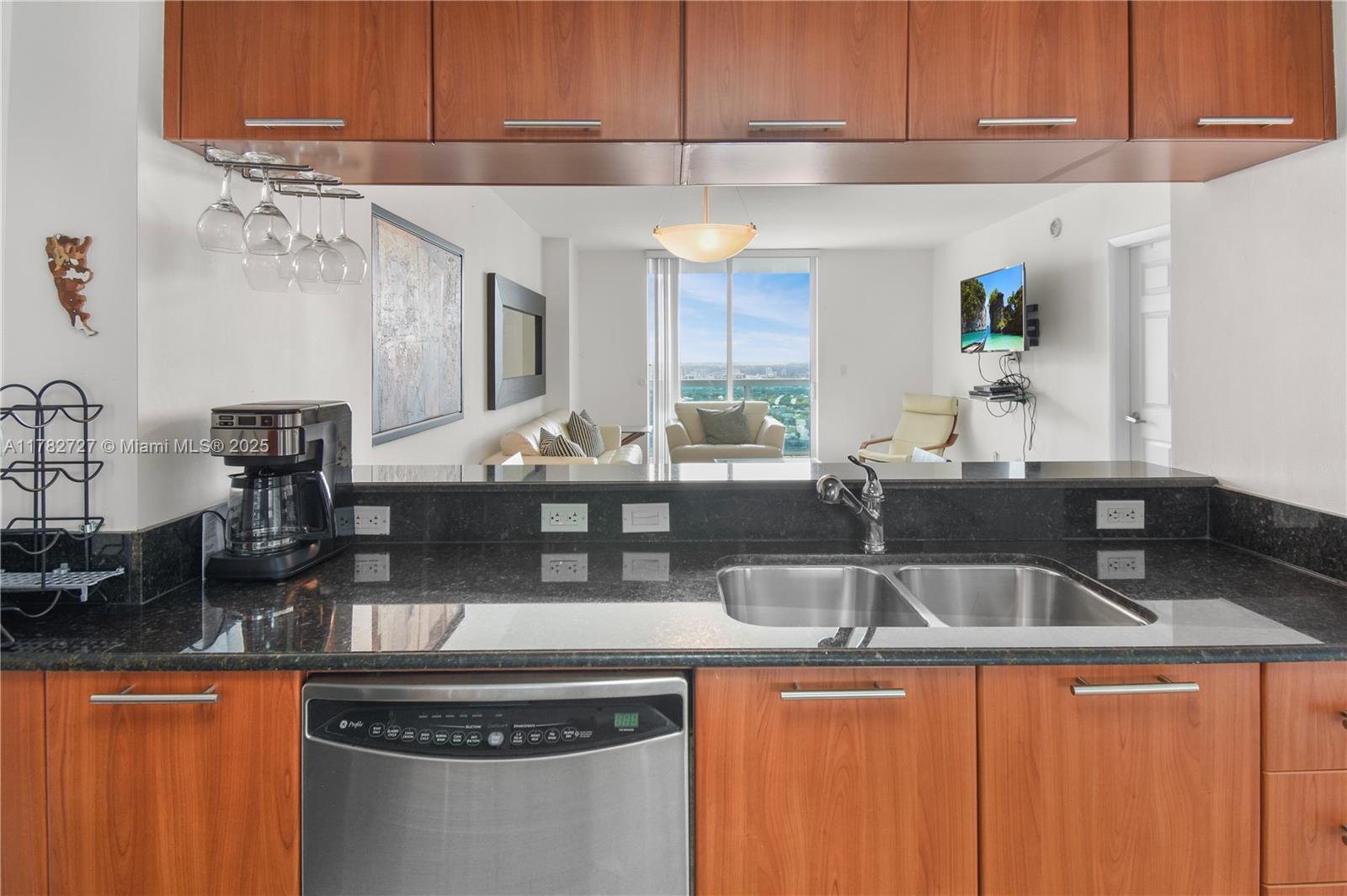1800 CLUB CONDO - Residential Lease