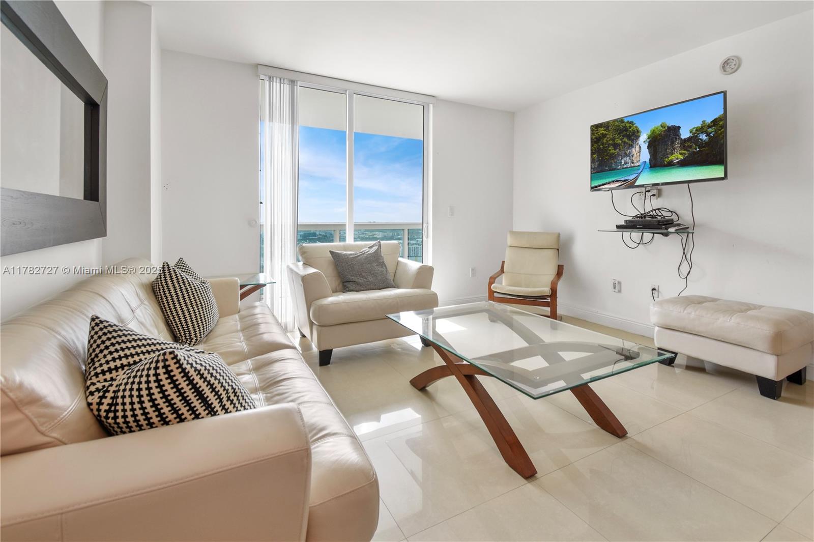 1800 CLUB CONDO - Residential Lease