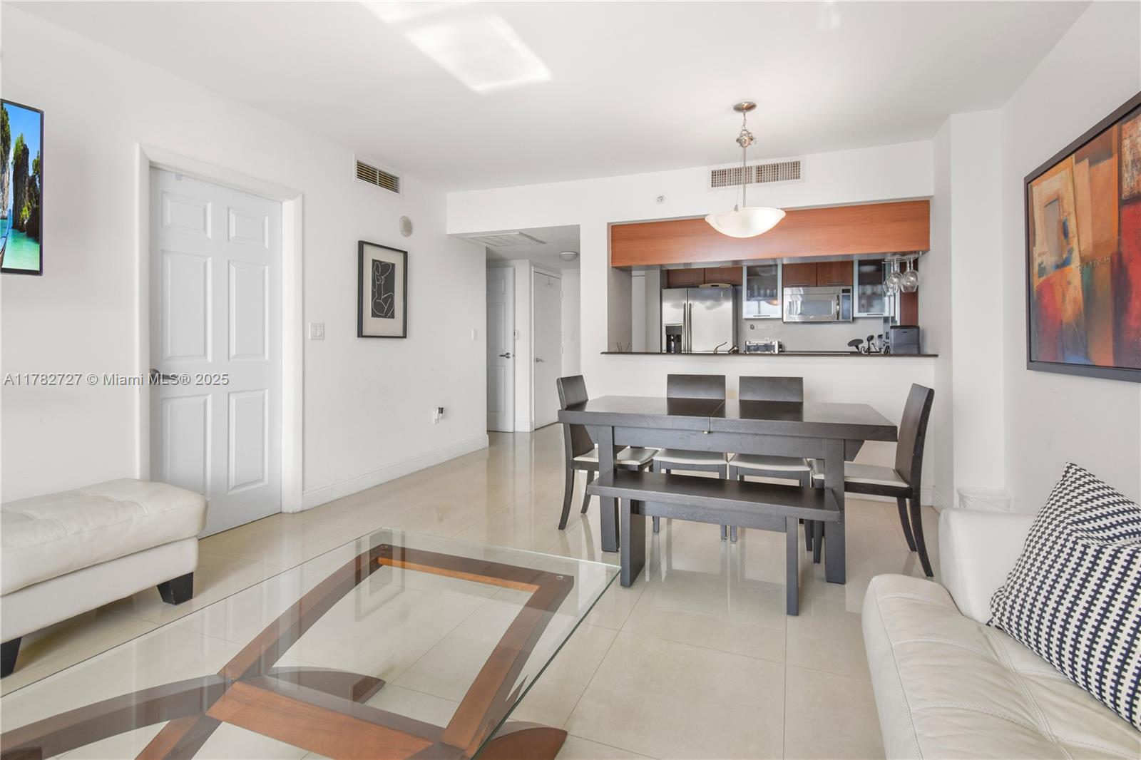1800 CLUB CONDO - Residential Lease
