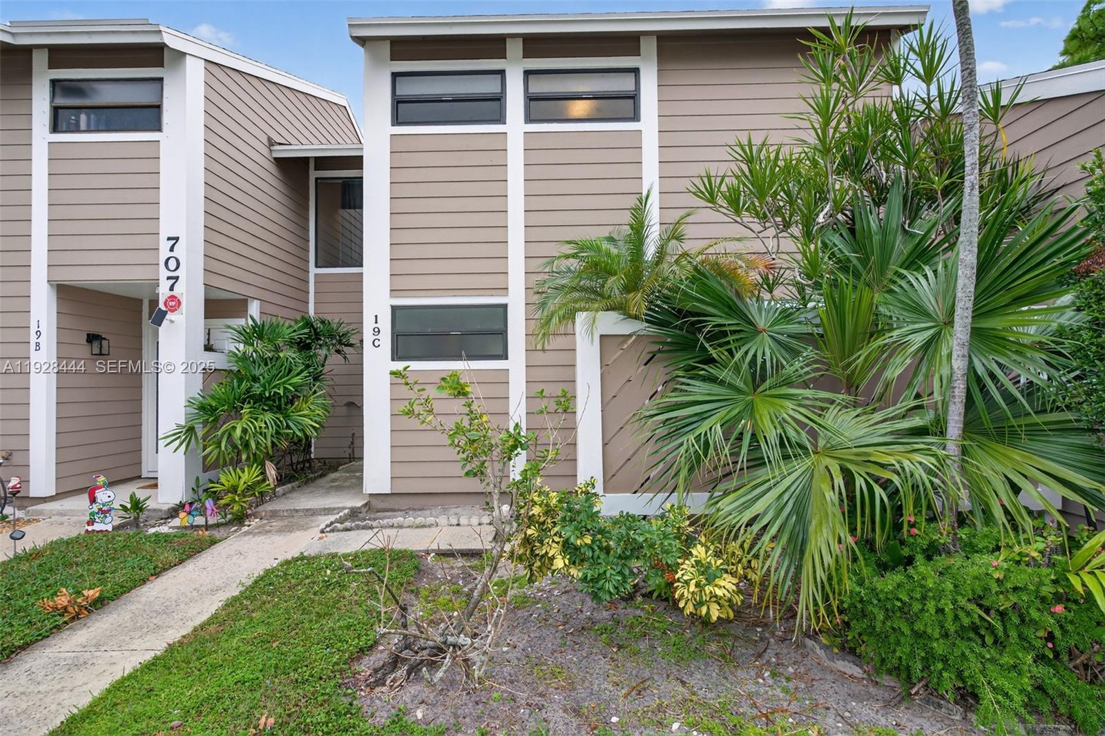 JUPITER VILLAGE TOWNHOMES - Residential