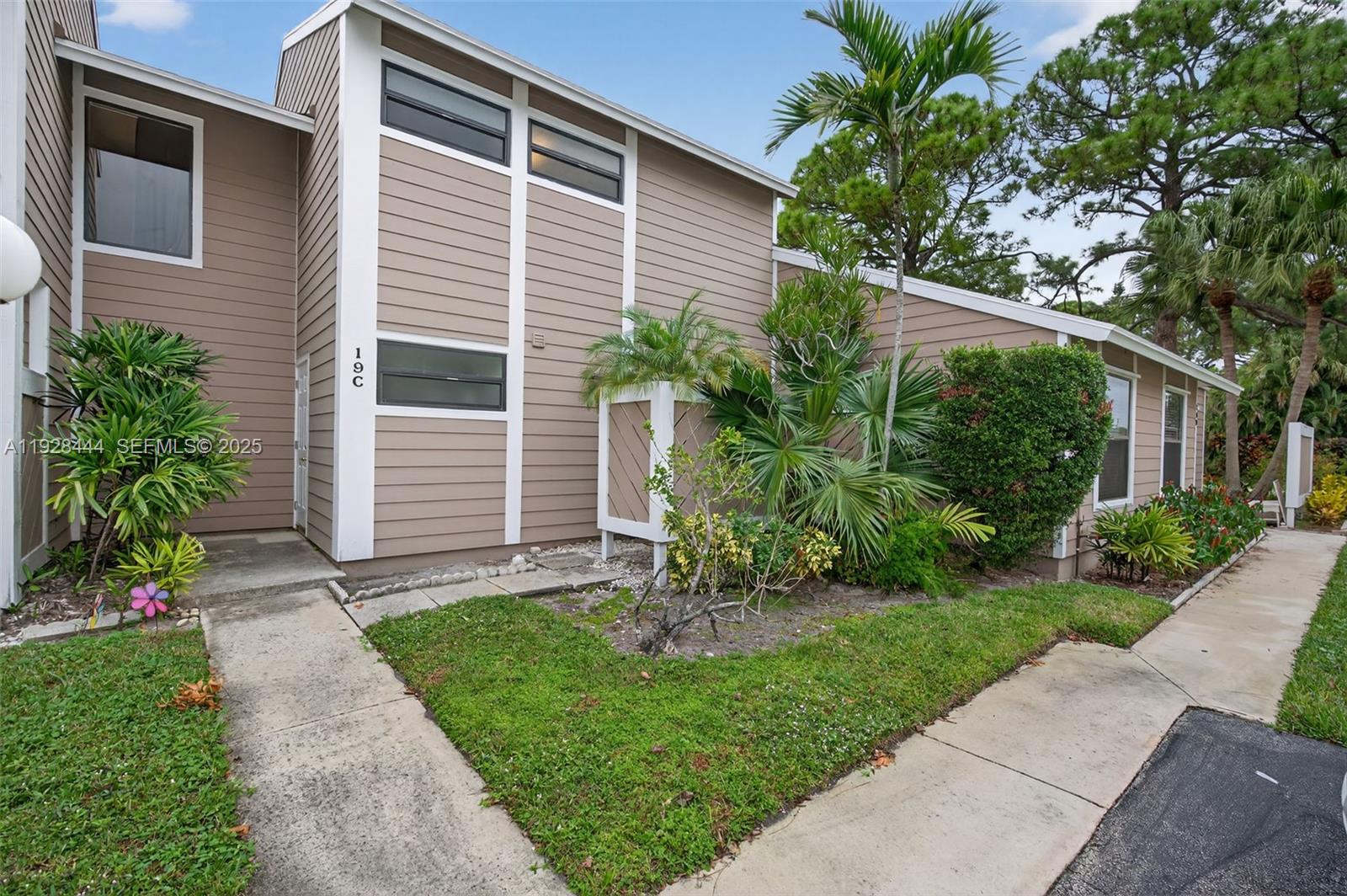 JUPITER VILLAGE TOWNHOMES - Residential