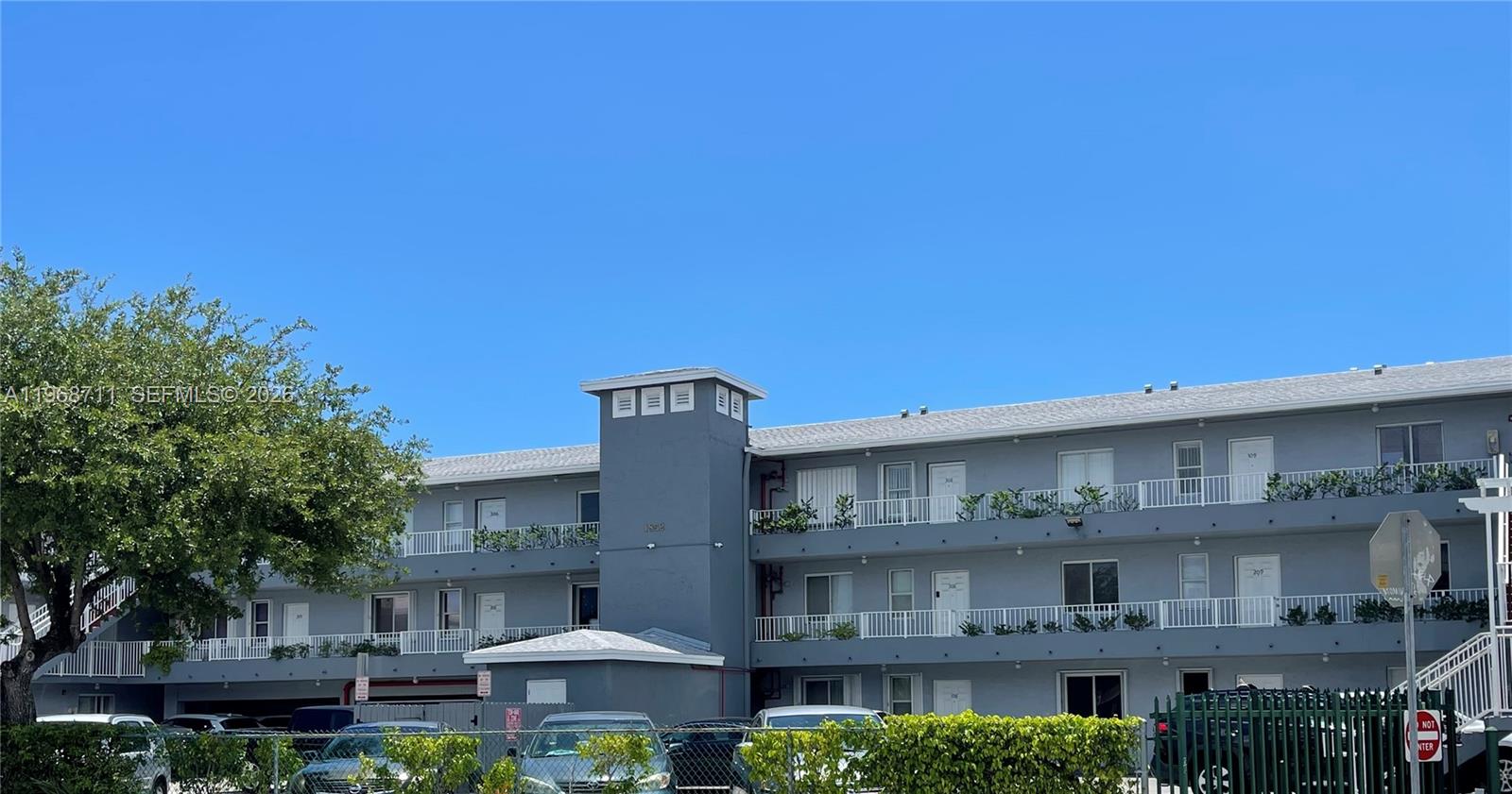LAS VILLAS CONDO - Residential Lease