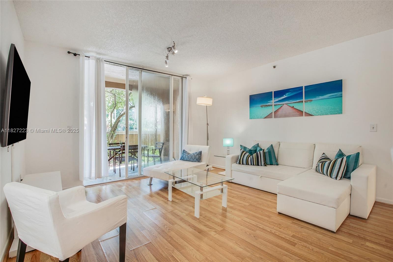 Beautiful and spacious unit that feels like a house thanks to its gorgeous private garden overlooking the pool. The unit is fully furnished with a contemporary design. Open kitchen with a washer and dryer inside. The complex features; 24-hour security, pool, Gym,  clubhouse, jacuzzi, Basketball and tennis courts. Located in the magnificent city of Aventura. Walking distance to the shopping mall, banks, restaurants, schools, and more.