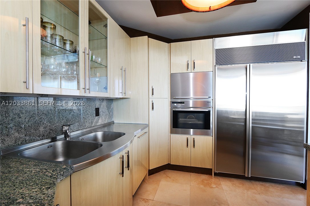 CONTINUUM ON SOUTH BEACH - Residential Lease