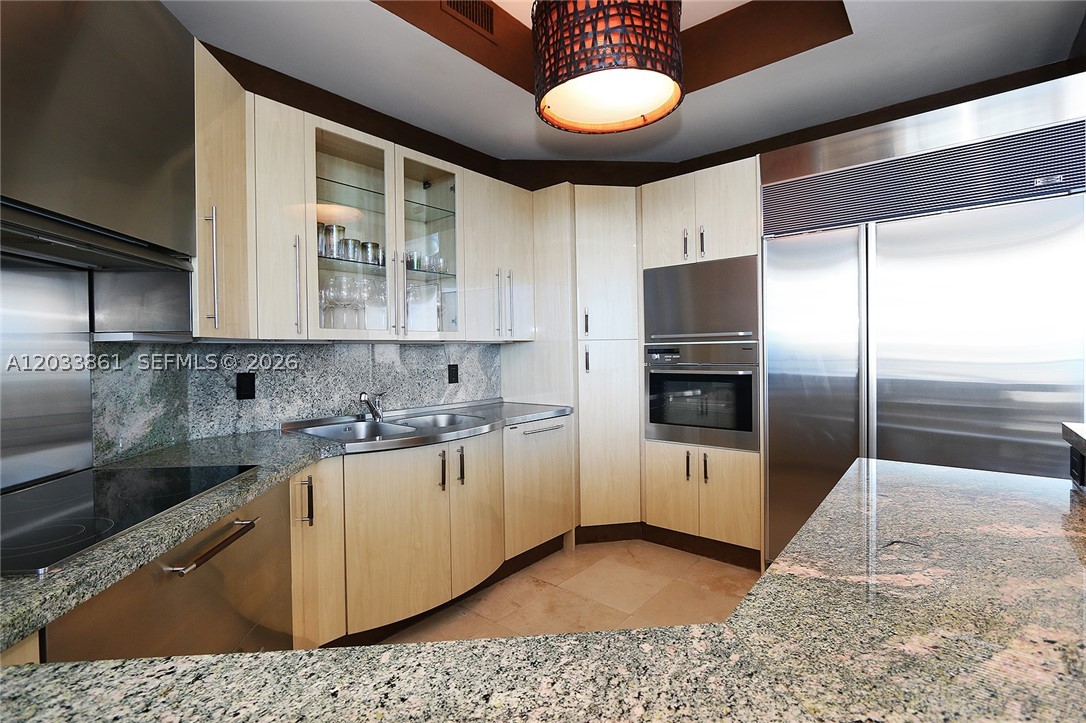 CONTINUUM ON SOUTH BEACH - Residential Lease