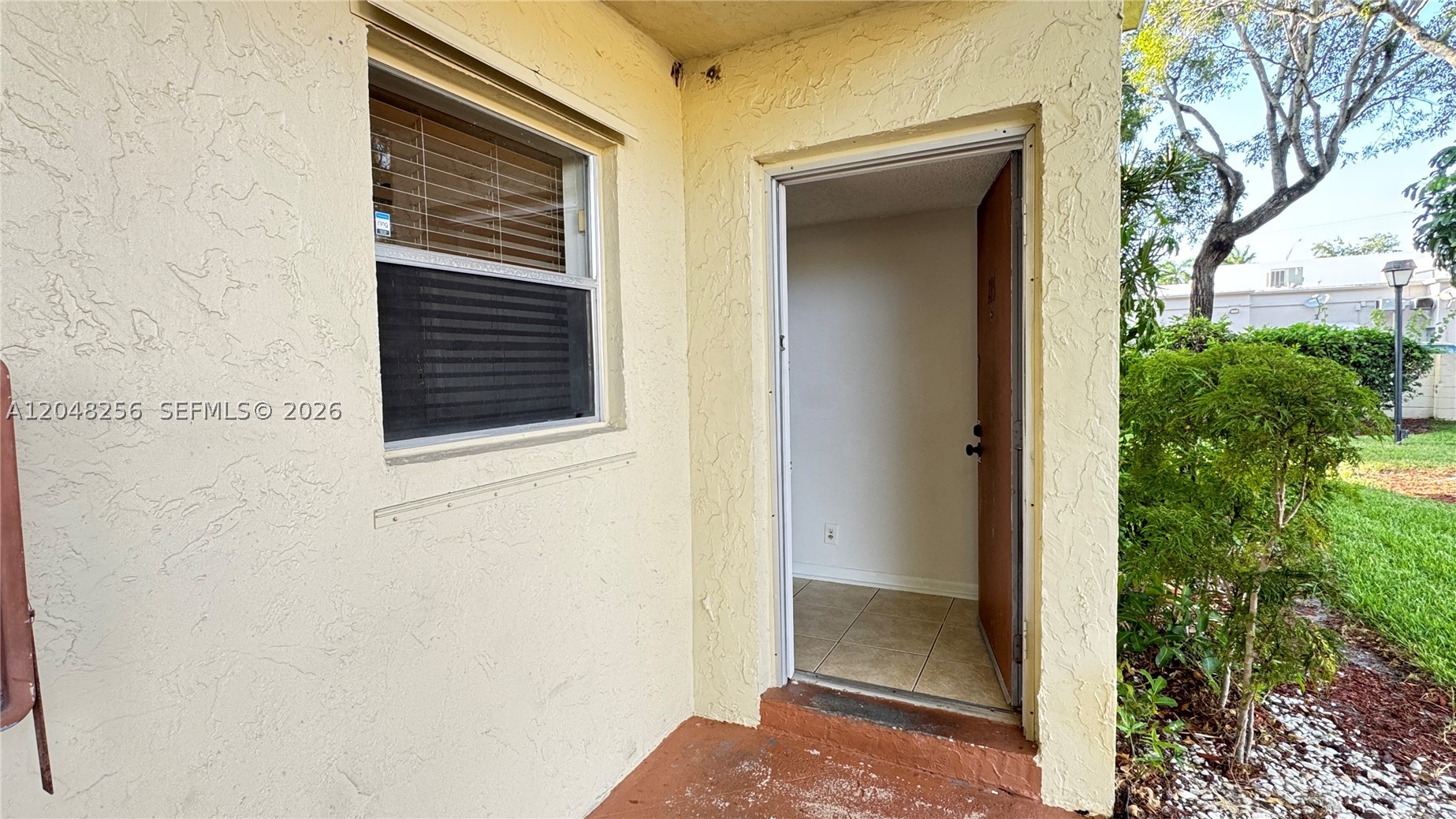 LAKEWOOD ON THE GREEN CON - Residential Lease