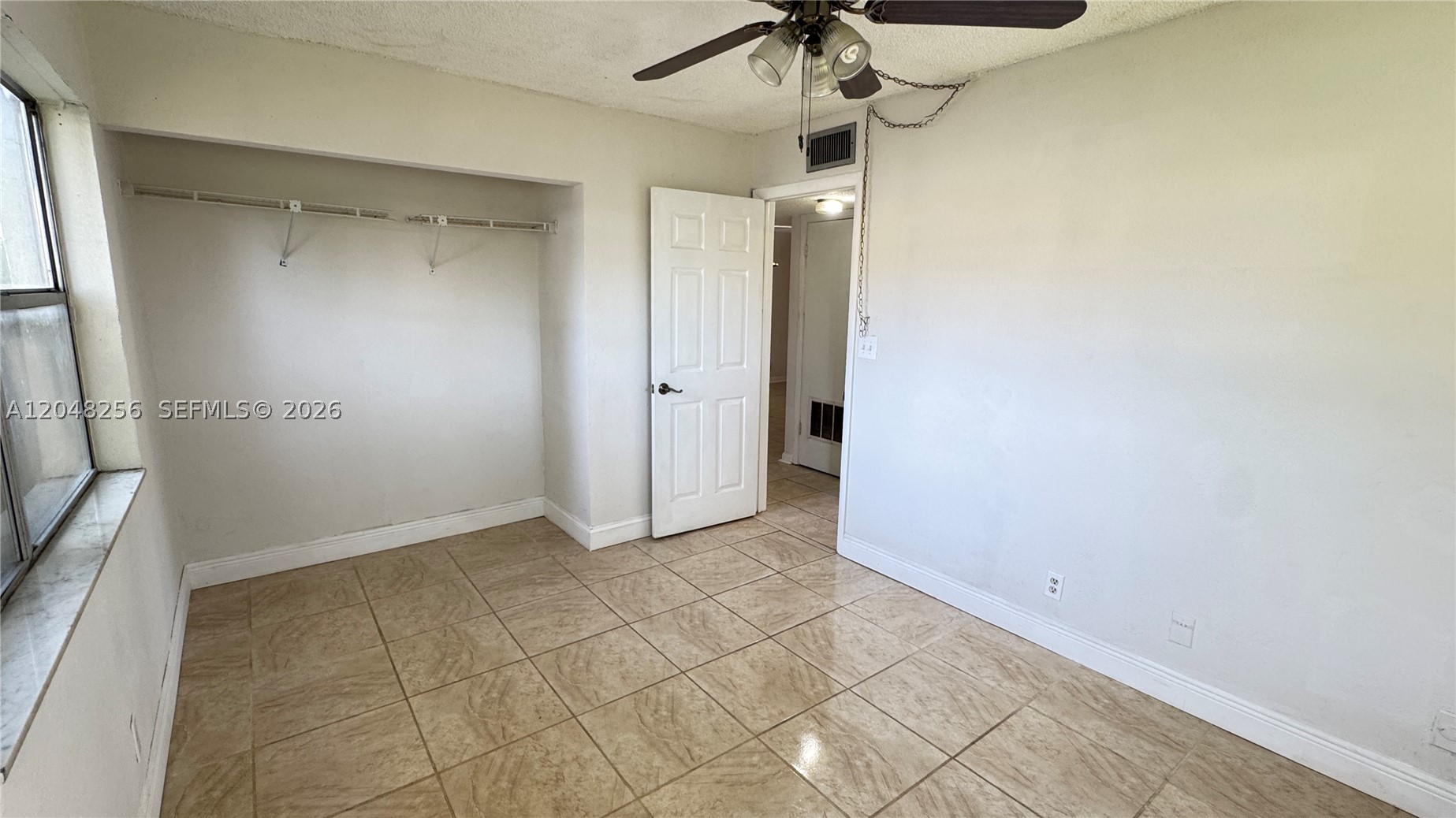 LAKEWOOD ON THE GREEN CON - Residential Lease