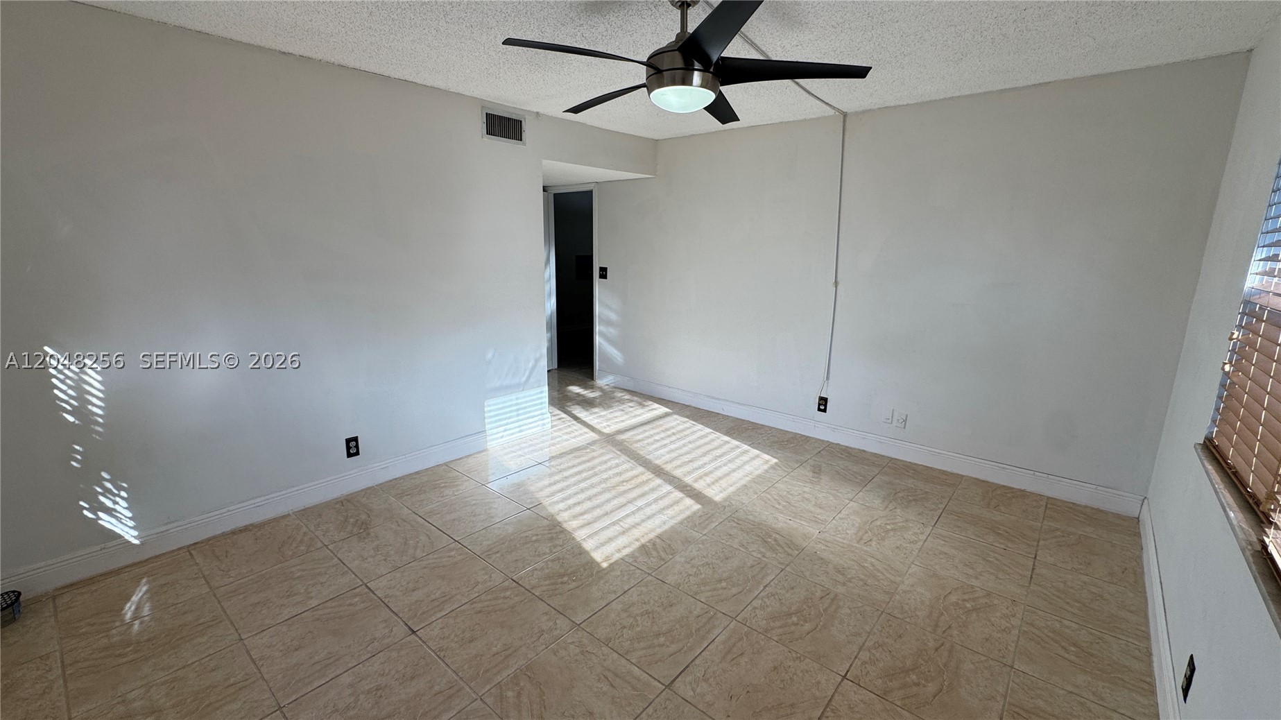 LAKEWOOD ON THE GREEN CON - Residential Lease