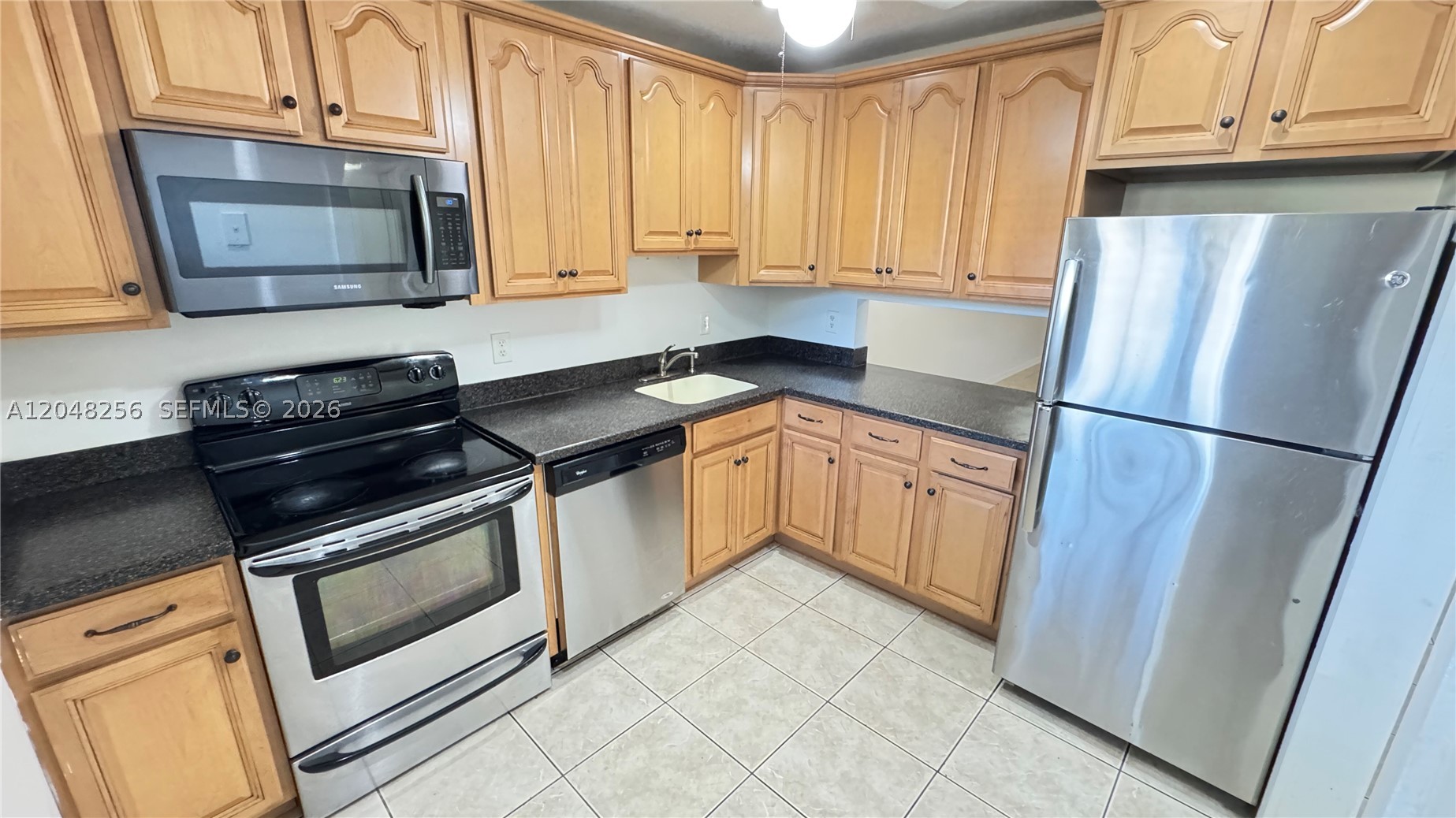 LAKEWOOD ON THE GREEN CON - Residential Lease