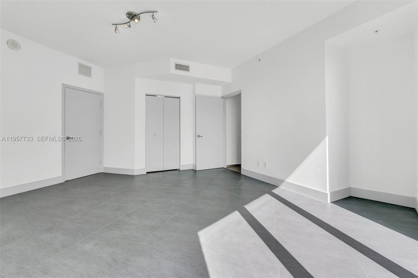 INFINITY AT BRICKELL COND - Residential