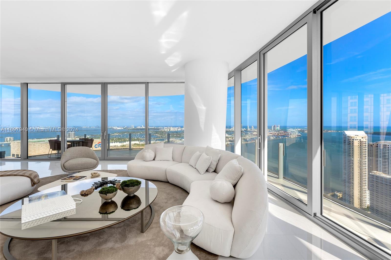 ASTON MARTIN RESIDENCES - Residential