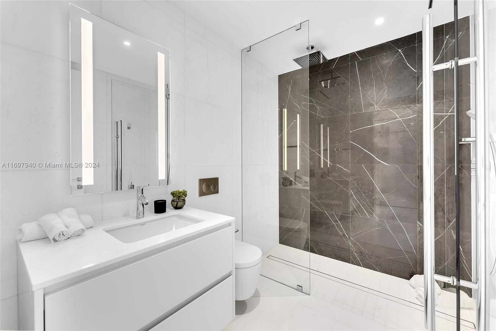 ASTON MARTIN RESIDENCES - Residential