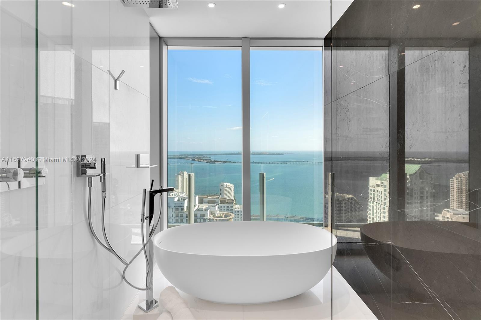 ASTON MARTIN RESIDENCES - Residential