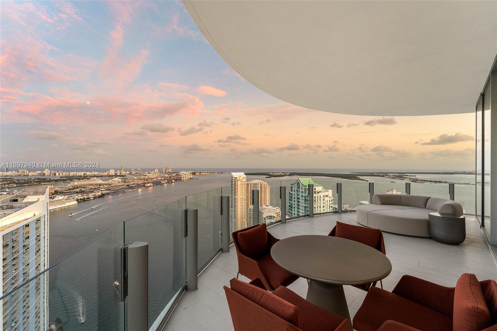 ASTON MARTIN RESIDENCES - Residential