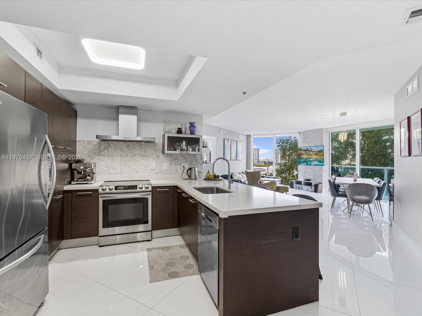 ST TROPEZ ON THE BAY II C - Residential
