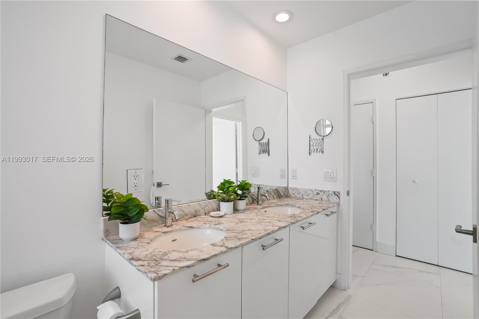 THE PLAZA 851 BRICKELL CO - Residential